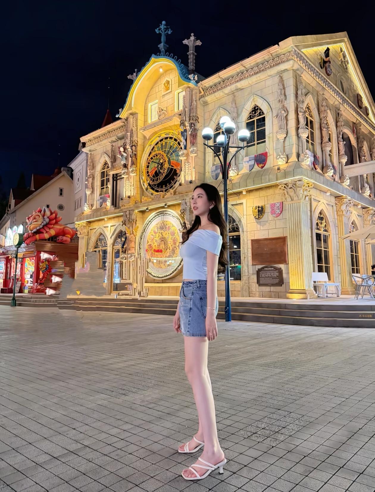 月色如水，美人如画。