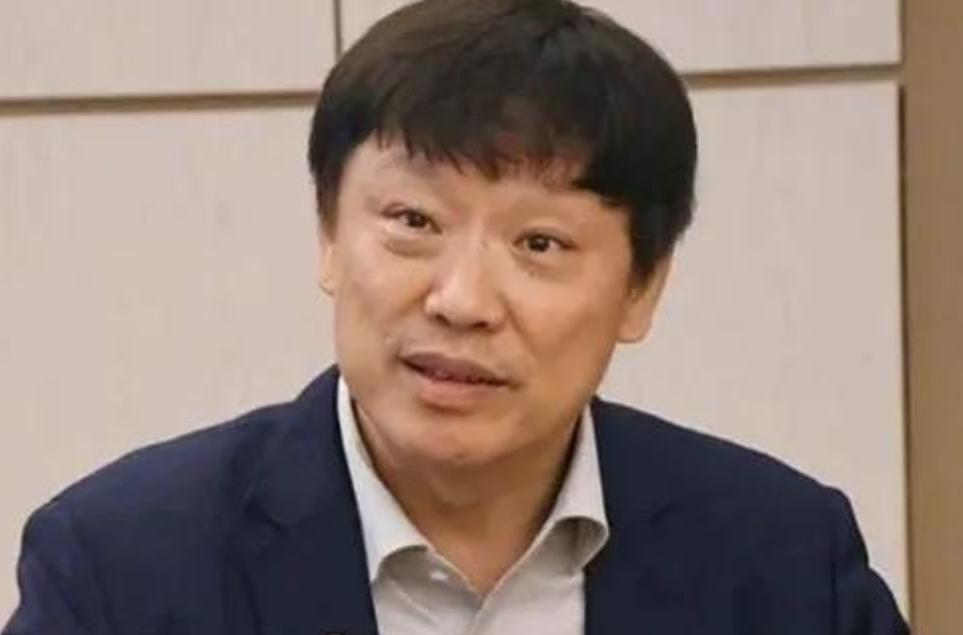 胡锡进又出来灭火了！陈璇半蹲采访事件发酵后，连本尊都回应了，可老胡仍凌晨发文，指