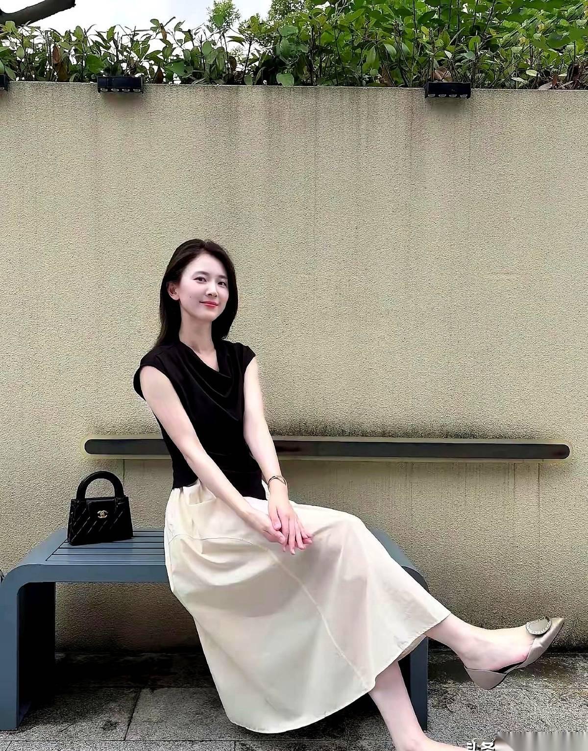 一个家长的电话打进来，声音很平静。“老师，我孩子今年高考，历史类，348分。想