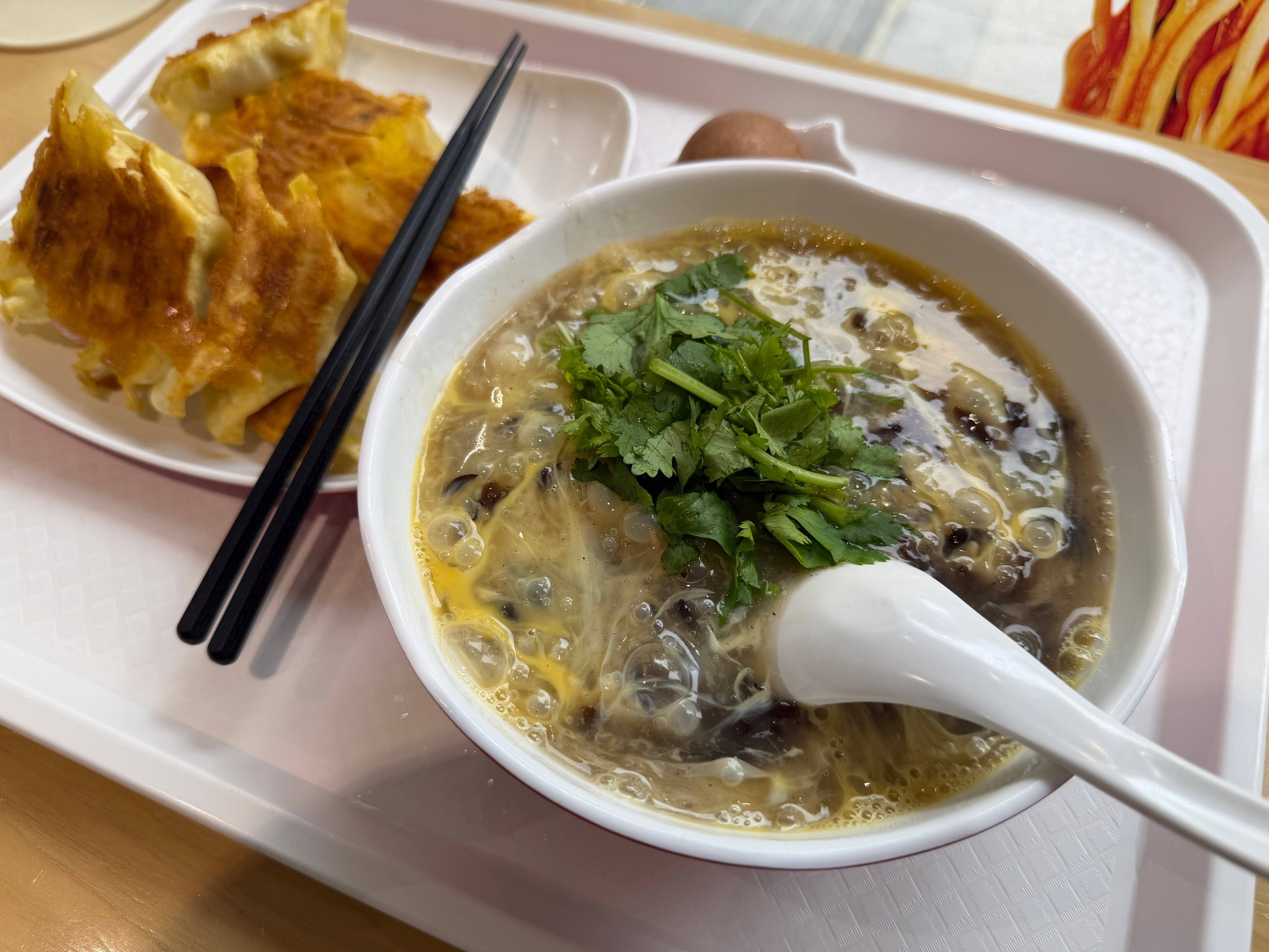 沙汤，锅贴，茶叶蛋，中午凑合一口