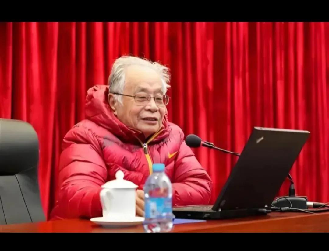 何祚庥老院士在4月21号发文说，他有能源需求解决方案，这个方案有三项工程：第一