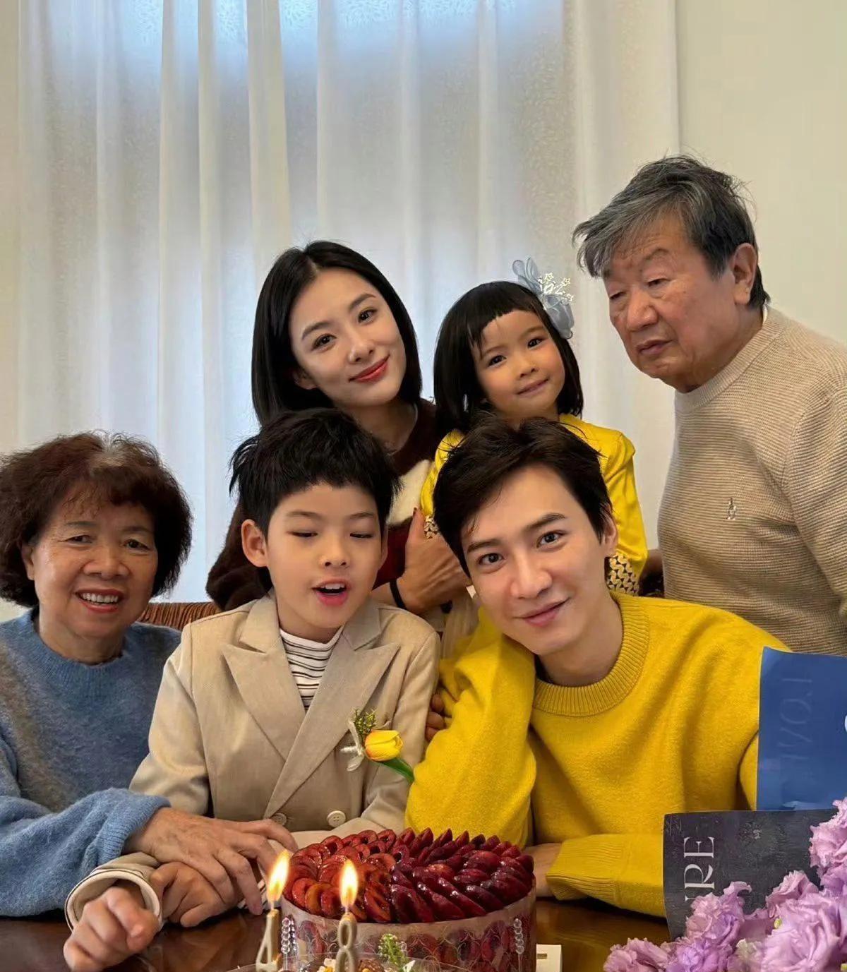 刘璇全家福！幸福一家子，儿女双全！