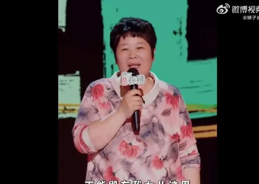 都说喜剧的内核是悲剧看到房主任的脱口秀，我真的绷不住了，他说因为他的姐姐遭受