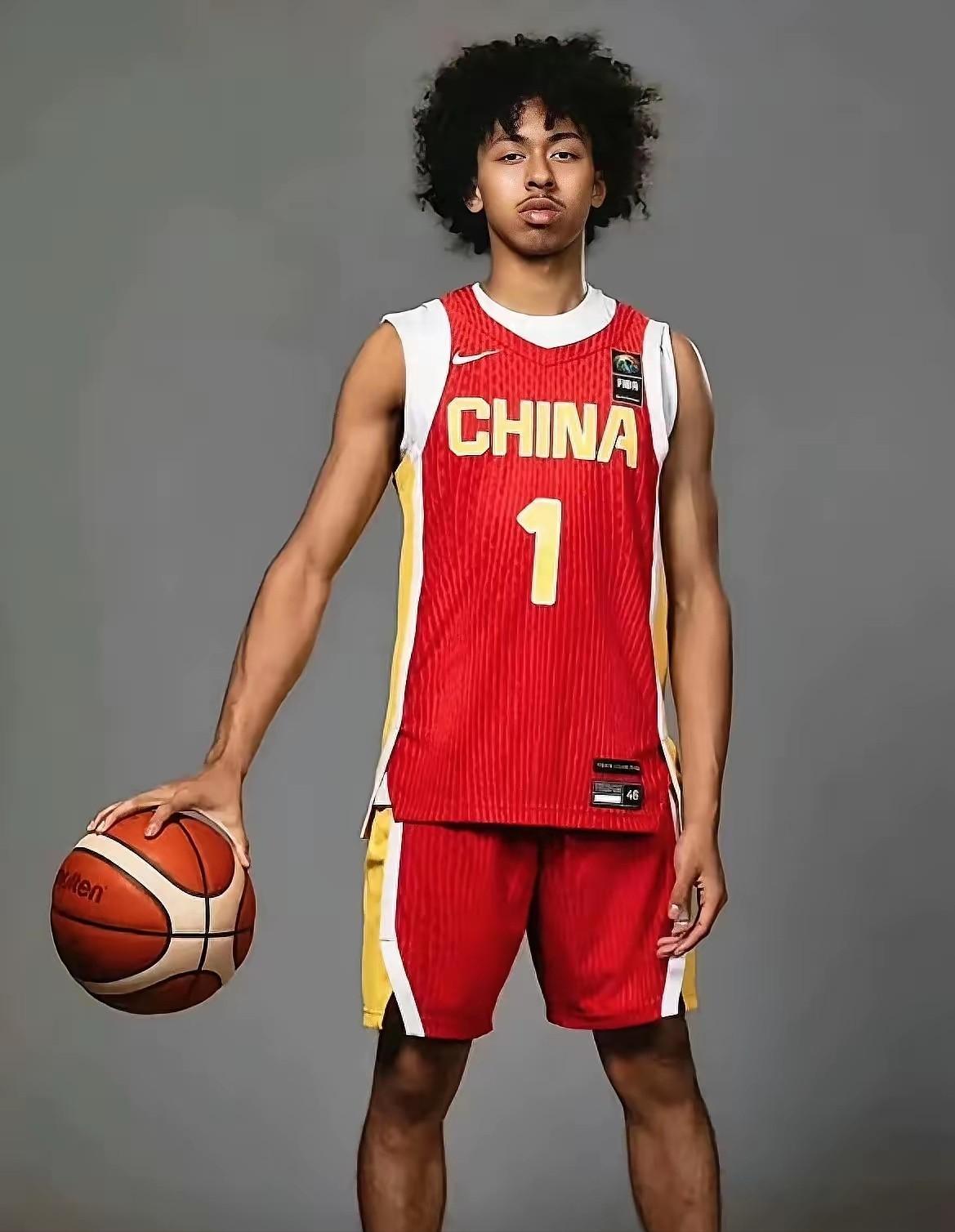 谁说中国男篮缺少后卫，以下五人未来潜力极高。中国男篮现在真正缺的，不是“没人
