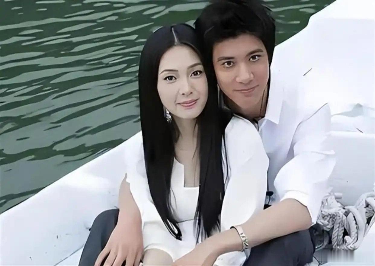 王力宏估计也没想到，曾经因离婚诉诸法庭的李靓蕾，现在生活的如此疲惫…​