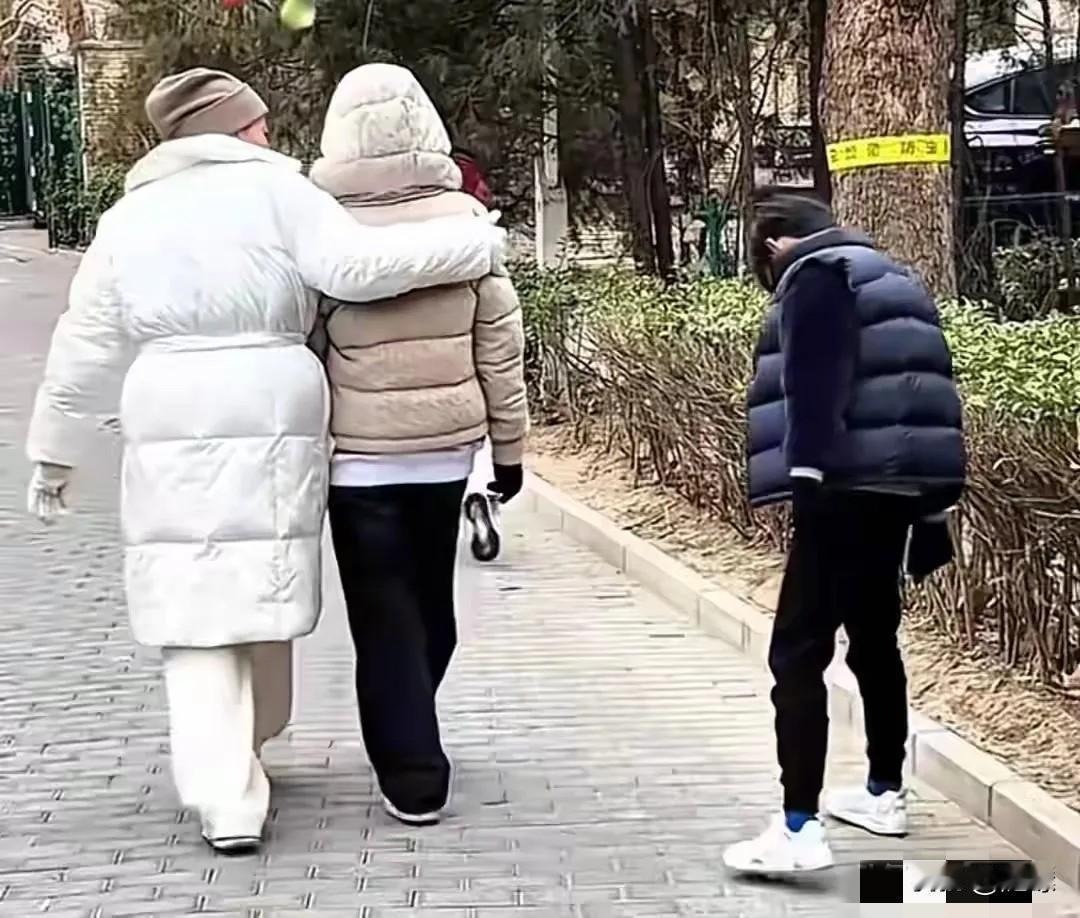 大S离世一周年祭日将至，汪小菲选择此时带两个孩子回北京，背后是对孩子感受的深切考