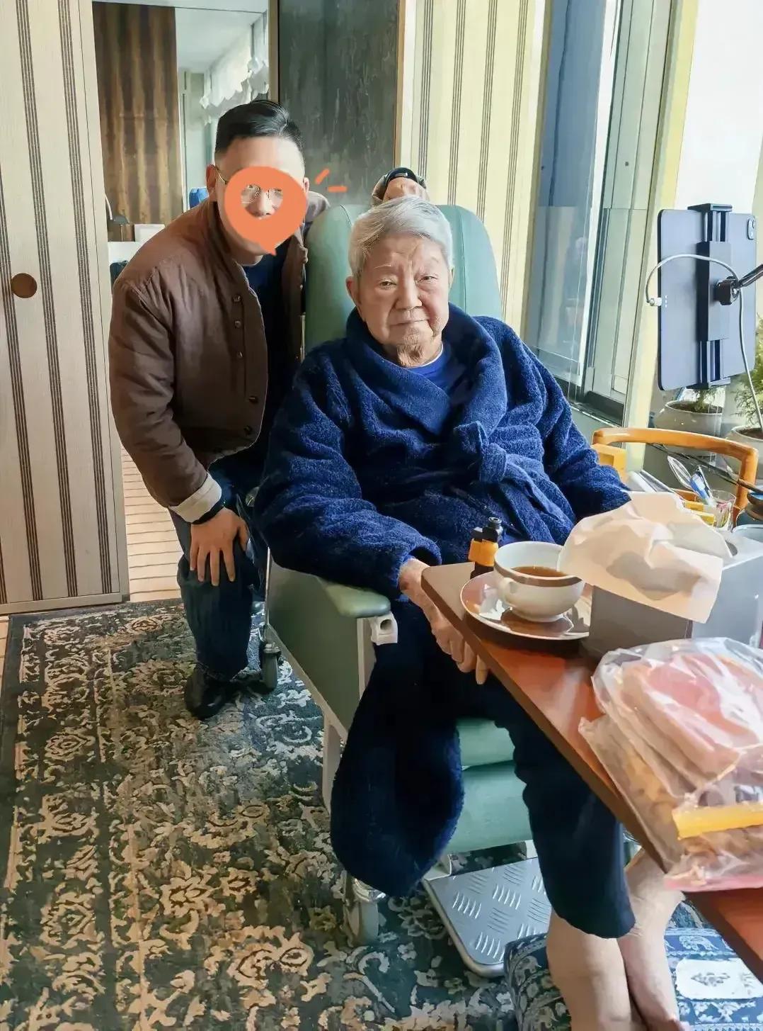 美食家作家蔡澜，走完了他潇洒的一生！终年85岁！其实，再潇洒的人还是需要伴侣的