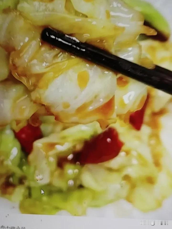 夏天没精神、肠胃疲软，不妨试试家常菜来提提阳气。就说手撕包菜，这可是夏日养肝的好