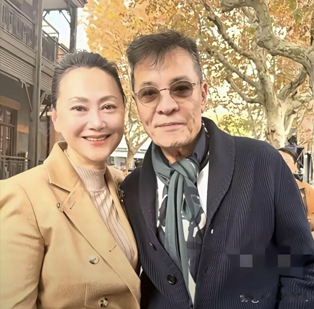 63岁宋佳状态太绝了！岁月从不败美人，依旧美得优雅又从容，气质丝毫不减～