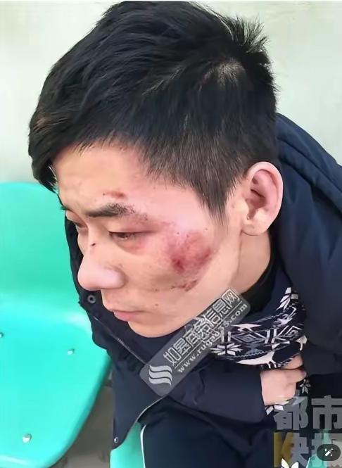 5月10日凌晨，四川广元一男子跑到武警营门自卫哨求救，说自己被人追打。武警