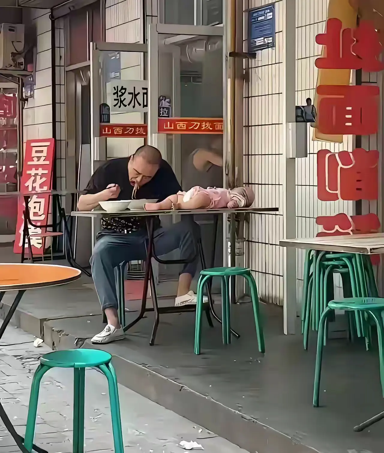 也是醉了，男人带娃就是花样百出
