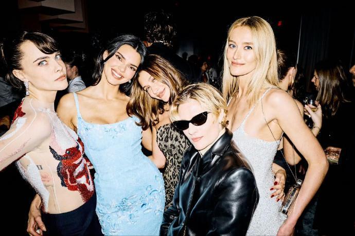 肯豆发了奥斯卡派对幕后花絮肯豆发了奥斯卡派对幕后花絮，我的豆狸各种贴贴，稳稳