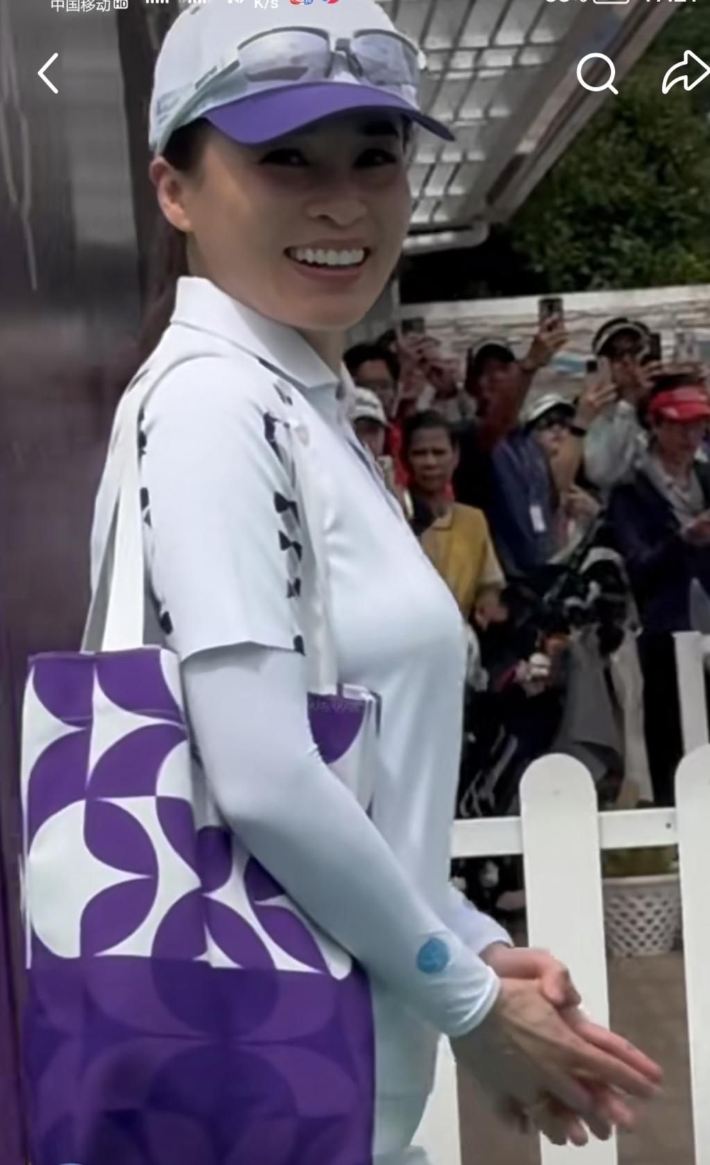 苏提达王后的笑容太治愈了！刚从法国访问回来又开始了单独公务，真是马不停蹄。7月5