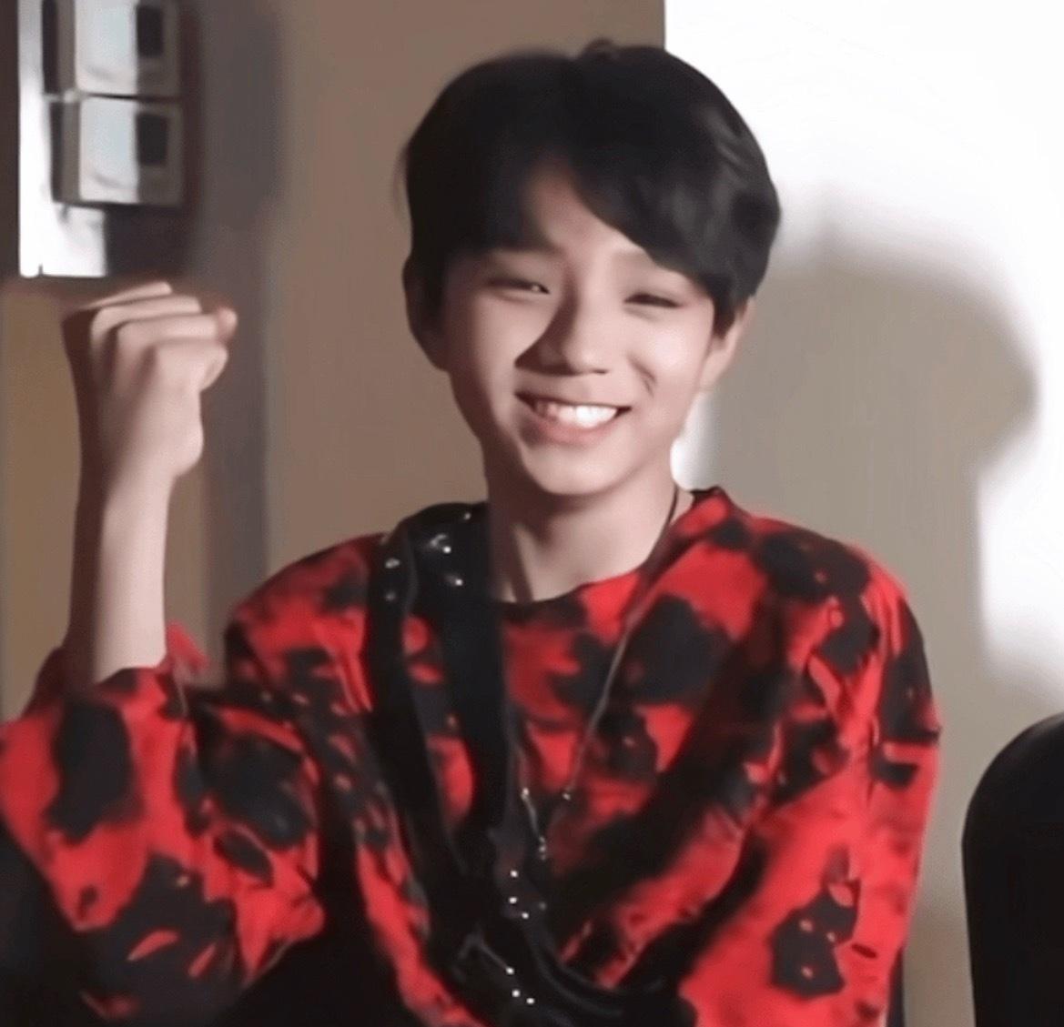 哎呀这两张图放一起给我逗乐的牙收不住​​​