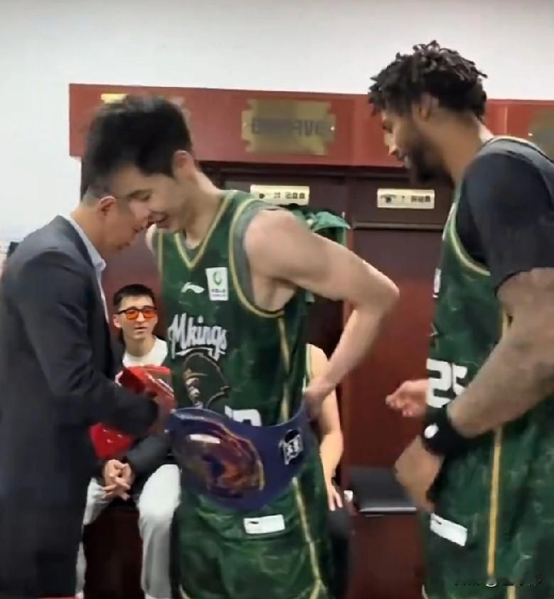 力挺！所罗门谈郭昊文：“我认为郭昊文值得一个中国男篮的集训名额。”“你可