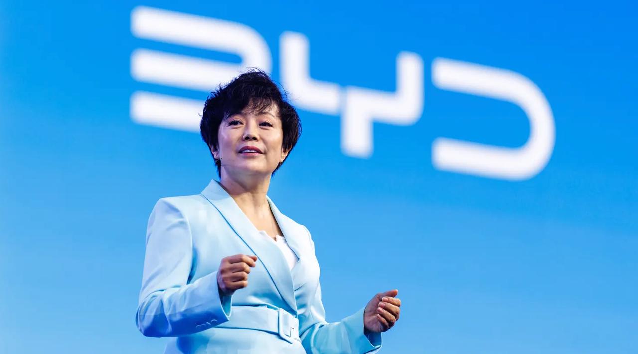 固态电池要疯狂了！比亚迪重磅喊话，放出两大信号，比亚迪即将推出搭载固态电池的车