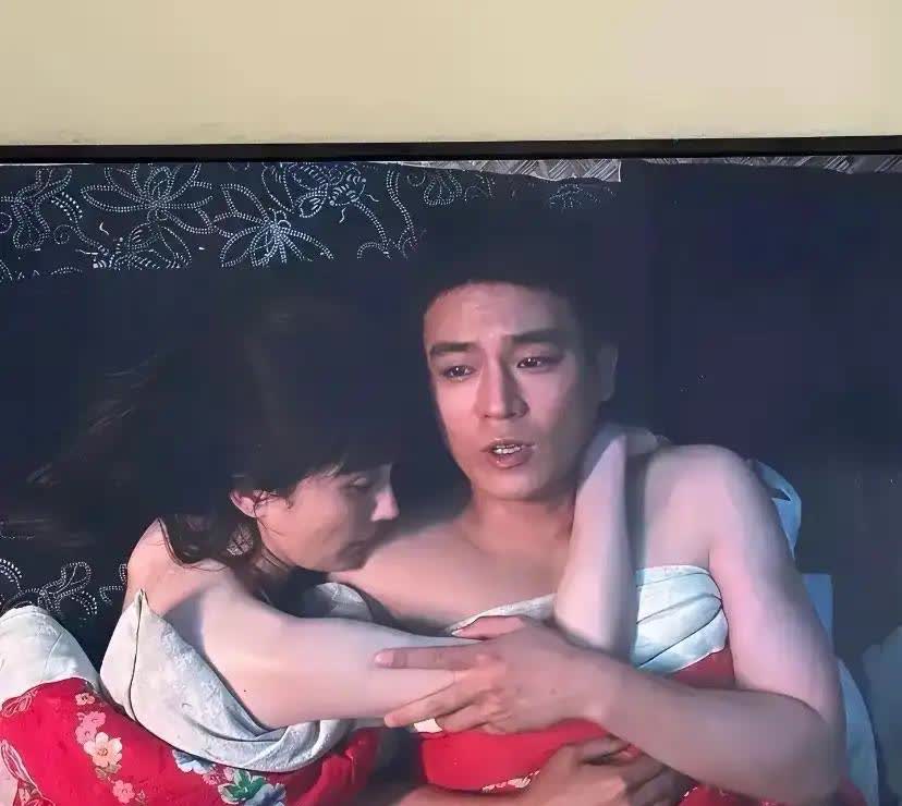这样看来杨幂显老啊。。。