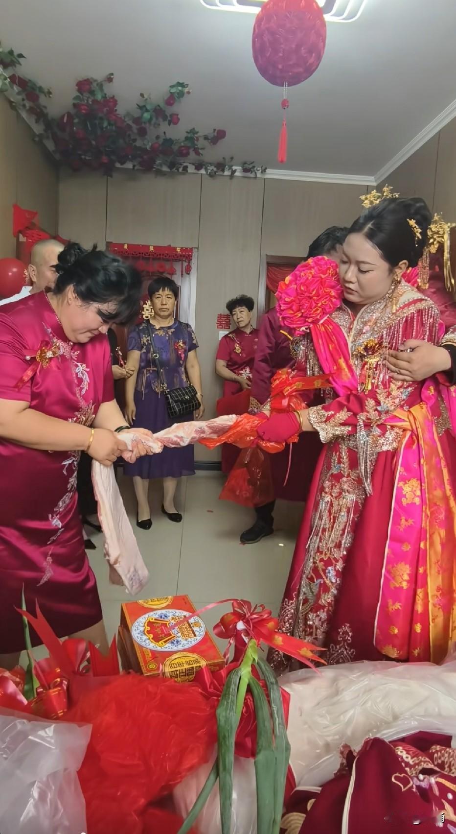 只是出嫁女儿，又不是永远不能相见，搞点其它喜庆点的不行吗