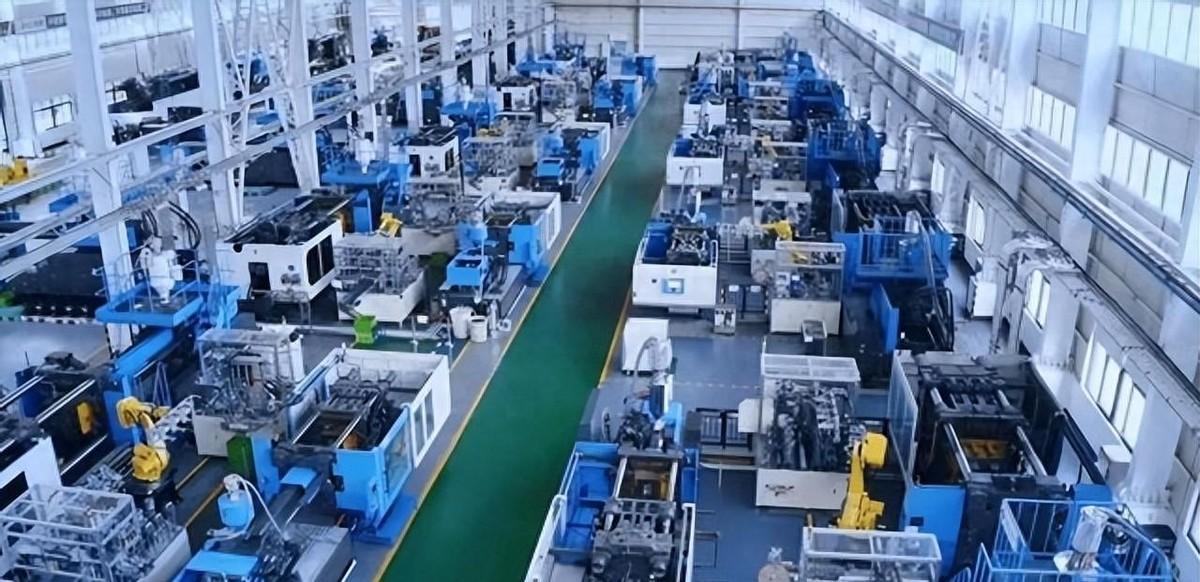 从这天起，中国光伏产品的增值税出口退税彻底归零，电池产品的退税率也一刀砍到了6%