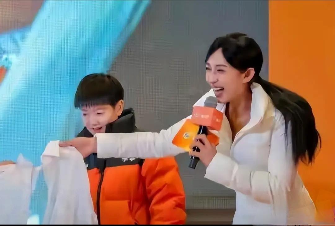 没想到，如今央视女主持集体的一个改变，让孙颖莎实现了口碑暴涨娱乐明星