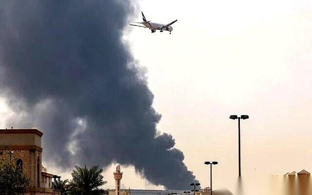 阿联酋反手向伊朗要赔偿了。理由是，赔偿之前挨的那些炸。这一下就把人看迷糊了。