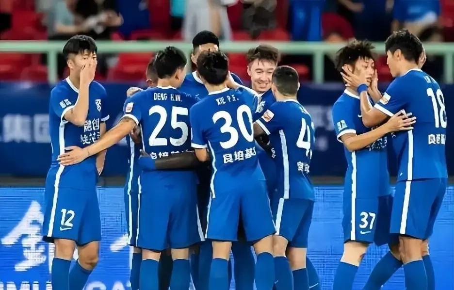 2026年中超，武汉主场4:1大胜大连，莫拉首秀就碾压本土教头李国旭，球迷直呼：