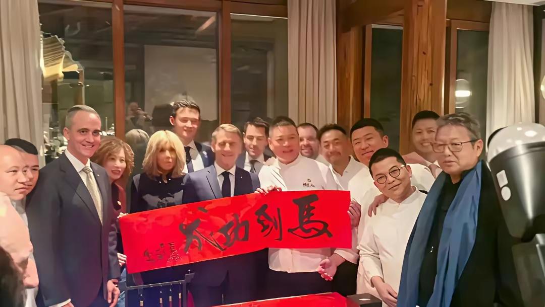 说马克龙夫妇相差24五岁的师生恋足够惊世骇俗的了，人家不离不弃，贵