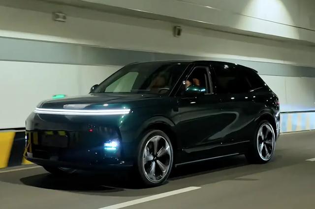 日前，我们从网络上获得了小鹏G9L的实车图，新车是一款大五座SUV，将提供增程和