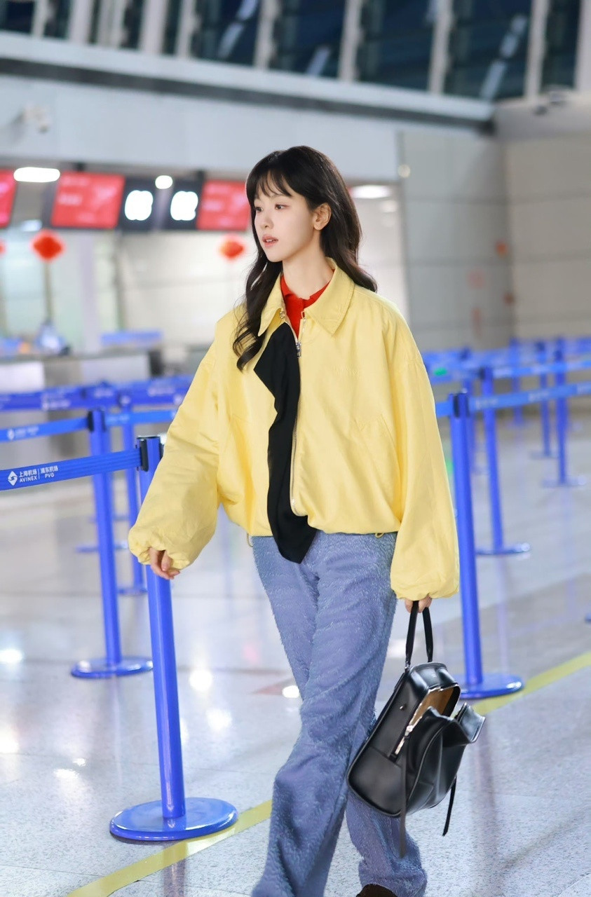 陈都灵陈都灵巴黎时装周出发照陈都灵黄油小兔塑哇哦！陈都灵时装周出发照来啦～空气刘