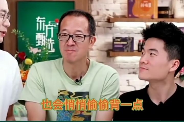 看了篇夸奖顿顿的文章，尤其提到这次被邀参加海消会主持。想起他和董宇辉在直播间里，