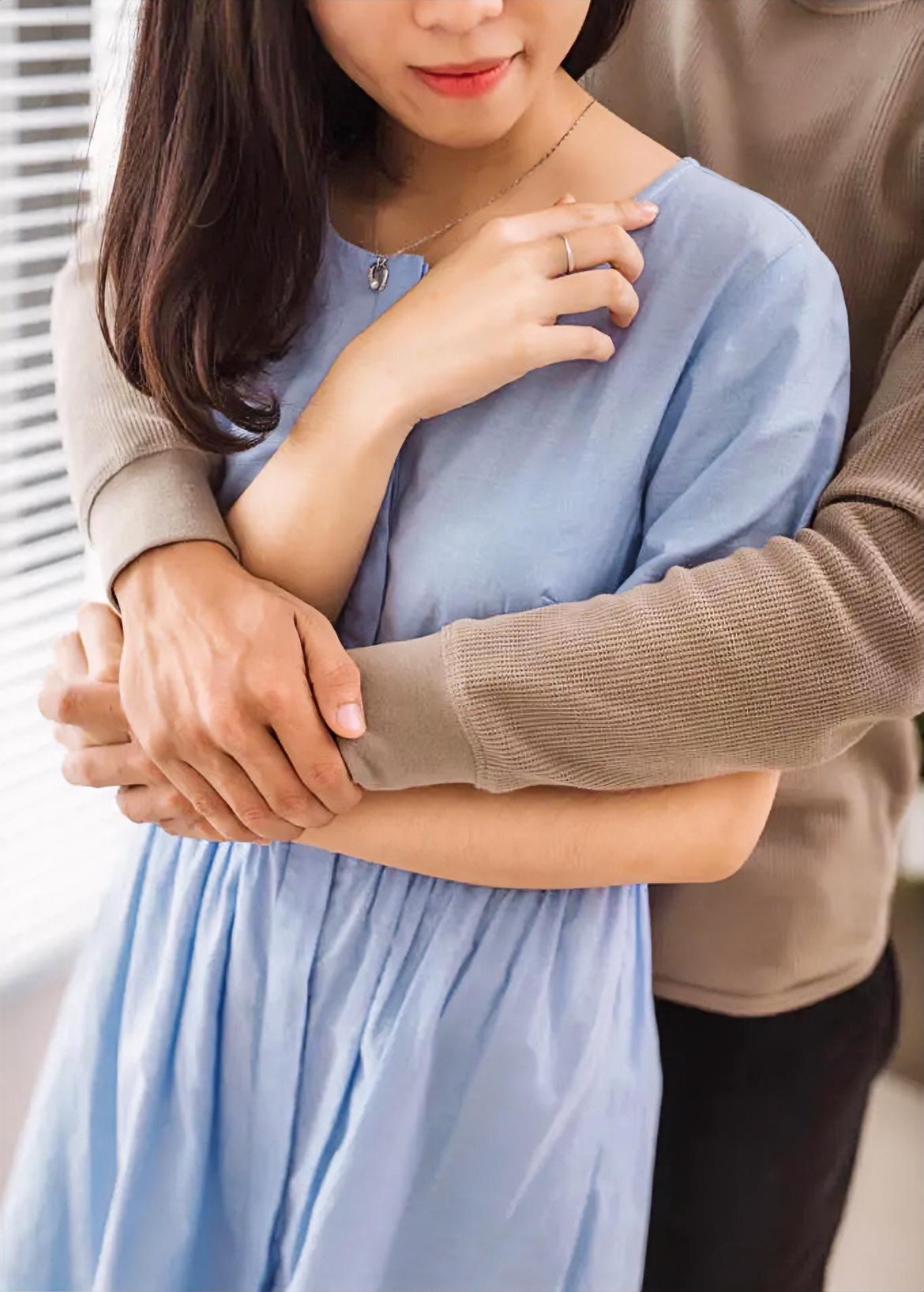 婚外情最终会死在这四道坎1、孩子会受到伤害。婚外情中，孩子往往是最大的牺牲品