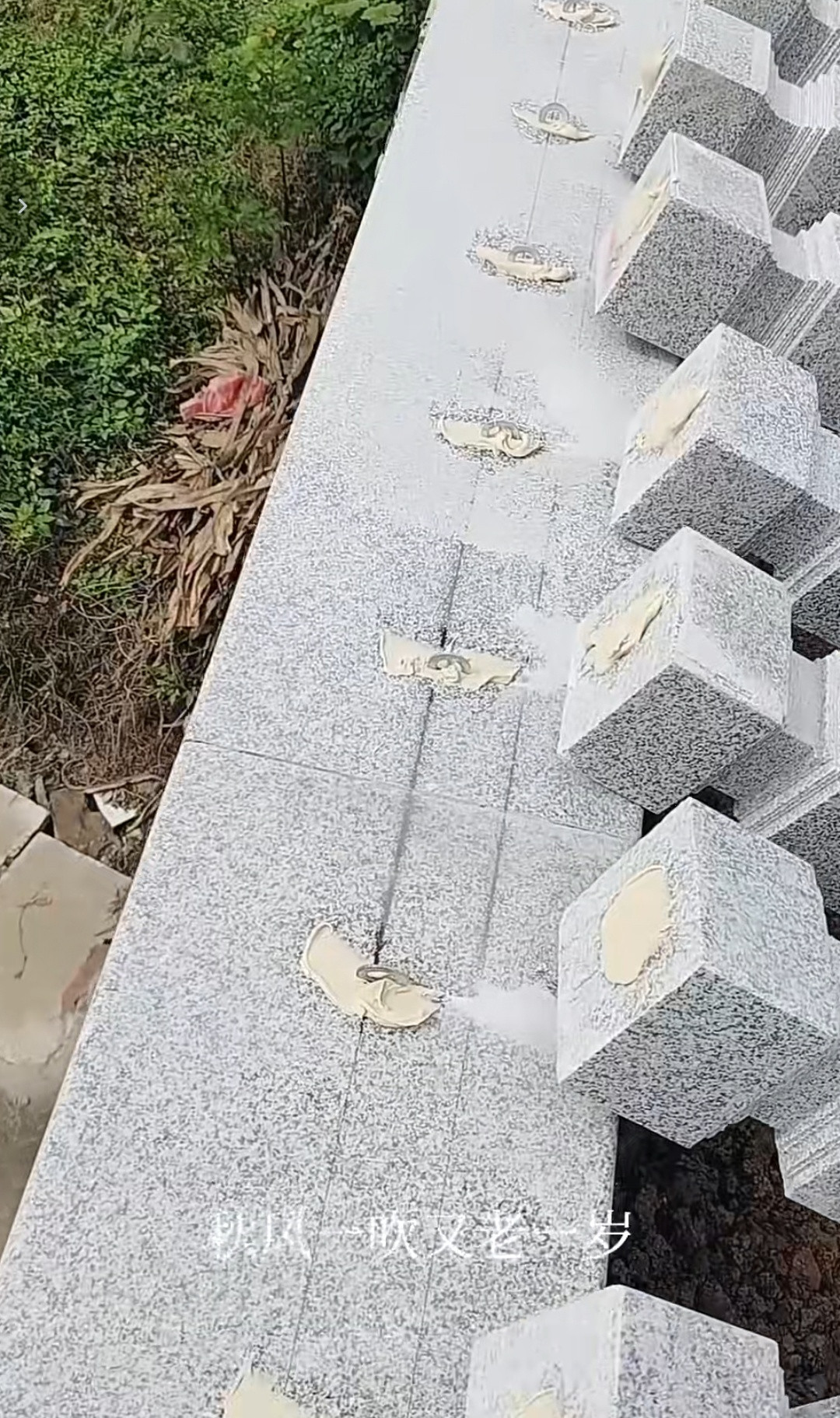 这种栏杆还真的是用胶粘的​​​