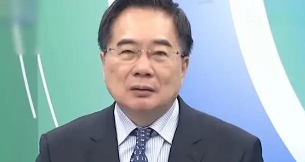 台湾名嘴蔡正元曾表示大陆一身肌肉却得了无力症。其实可能在很多人看来，包括内地的网