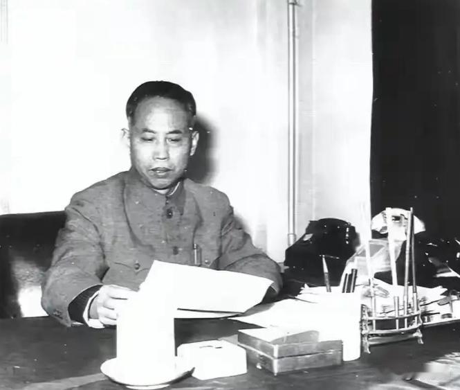 1967年，皮定均进京开会，周恩来见到他，劈头就追了一个存疑二十多年的问题："你