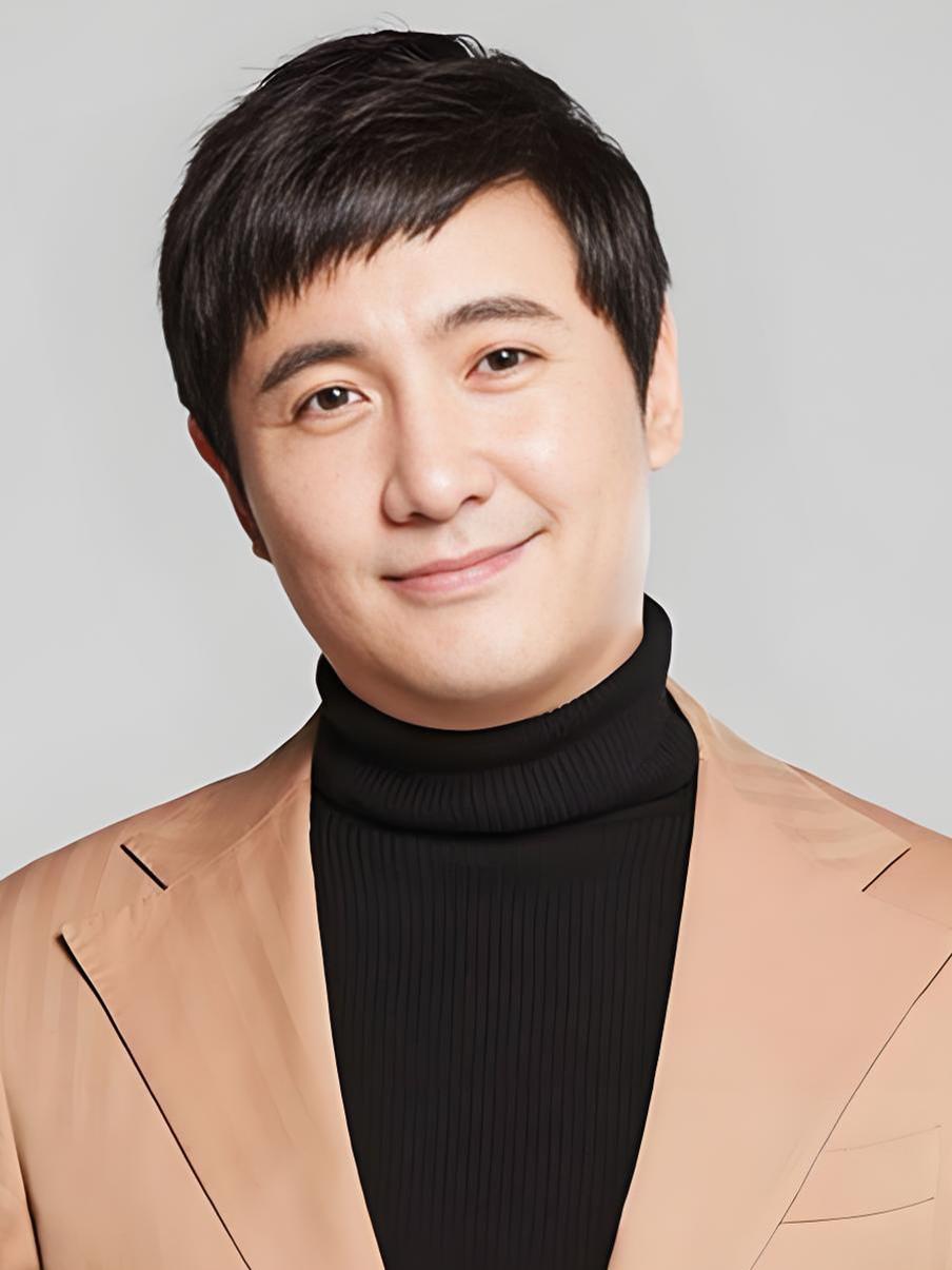 拍电影《飞驰人生3》的台球戏份时，沈腾一本正经姿势拉满，结果一杆子下去，导演韩寒