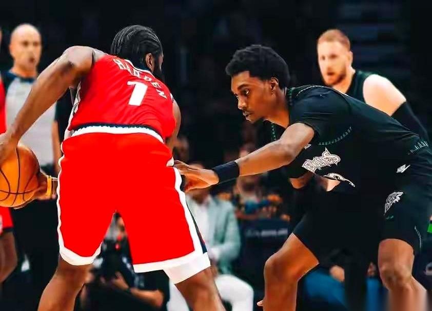 我跟你说个笑话。裁掉保罗，快船的胜率从24%“飙升”到了33%。听着是不是特