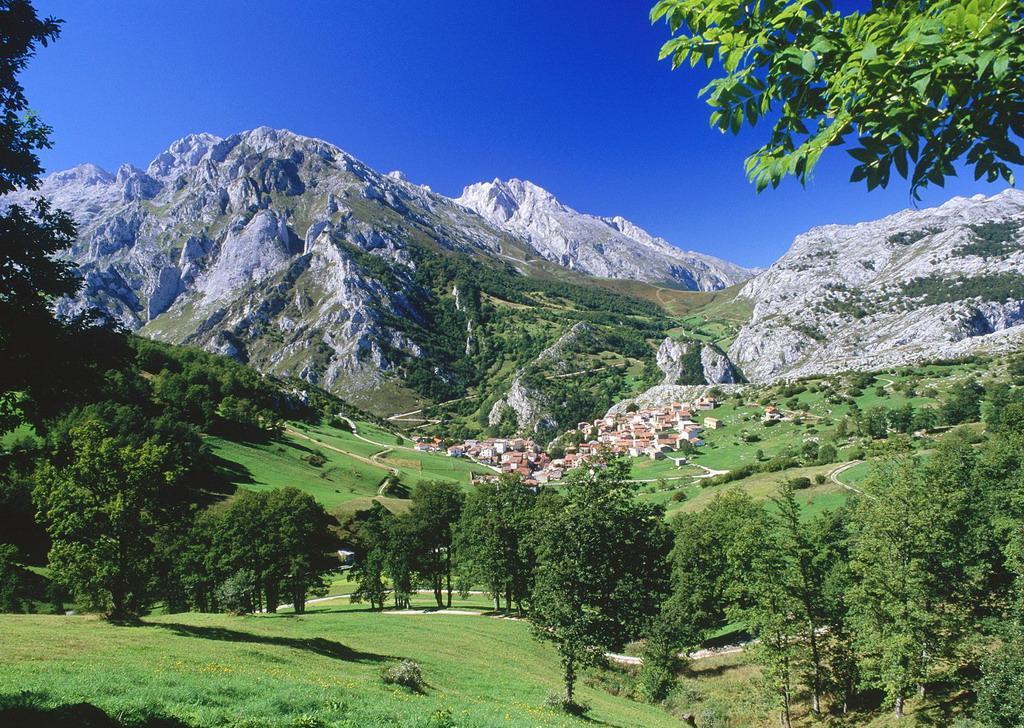 家庭教育的方式直接影响孩子的心理健康，尤其是在应对抑郁的问题上。近期研究表明，