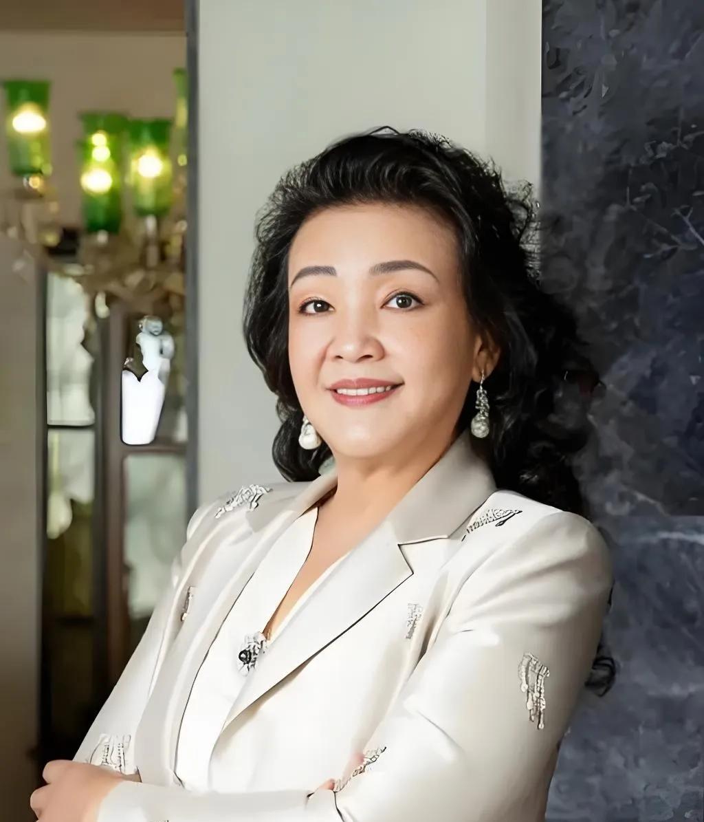 张兰被“打脸”了！张兰之前说麻六记的酸辣粉都是自家工厂生产的，但最近麻六记酸辣粉
