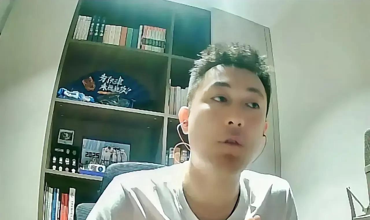 王寅初口无遮拦嘲讽韦世豪，的确是有点辣眼睛！天津电视台足球解说王寅初真是个“二