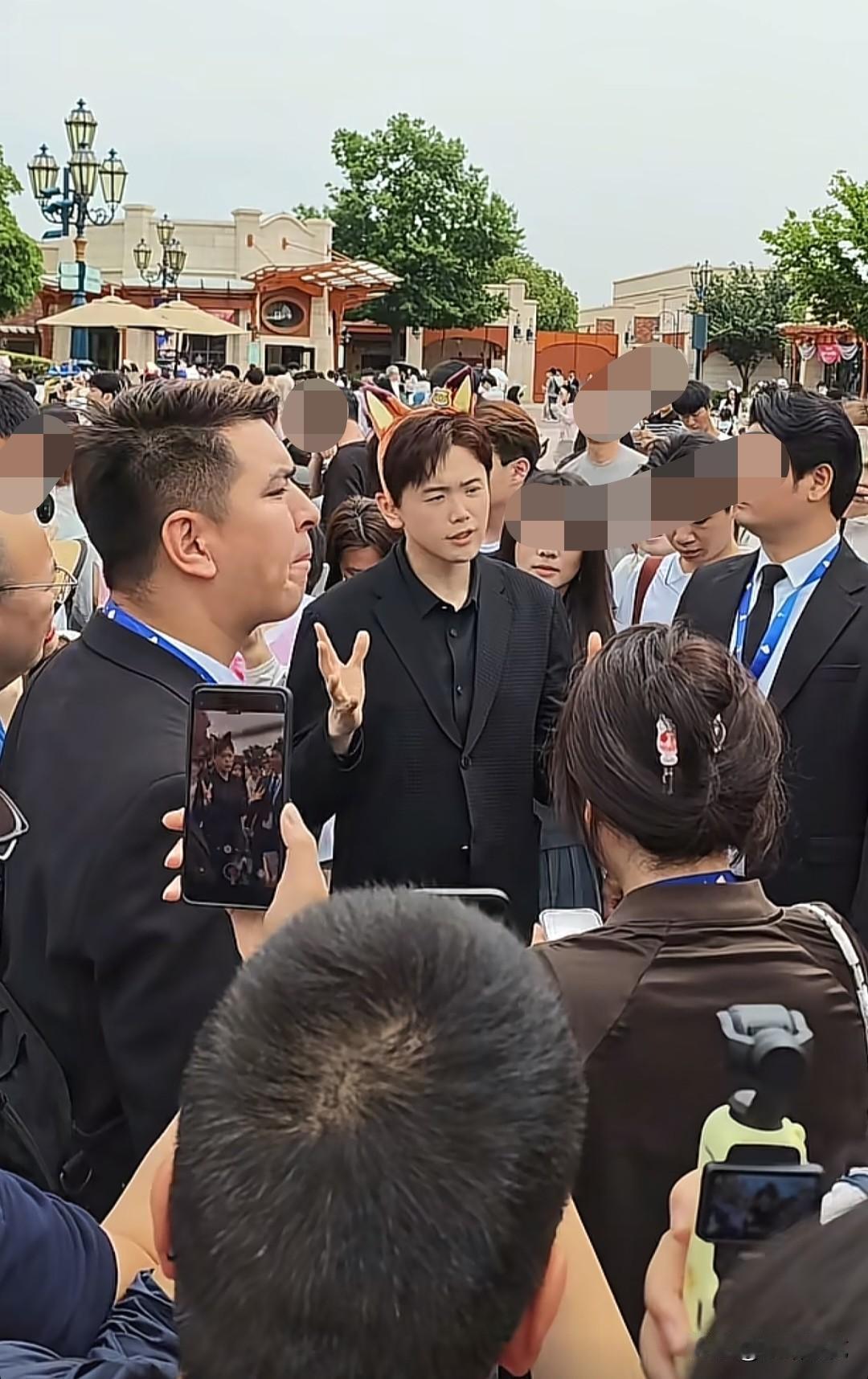 太壕了！5月22日，追觅CEO俞浩豪掷约4000万元包下上海迪士尼，邀请5万多名