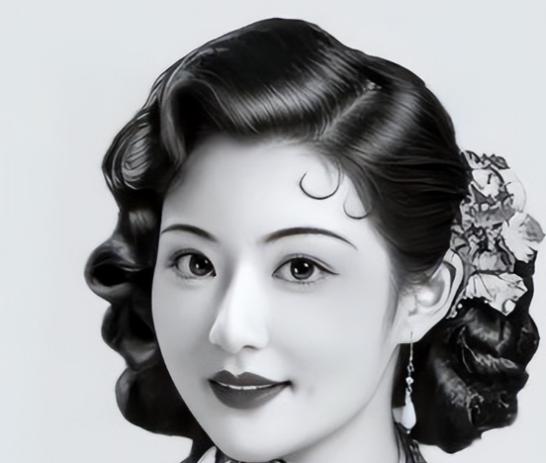 1939年，孔祥熙23岁长子，偷偷迎娶了妈妈宋霭龄40岁的牌友，得知消
