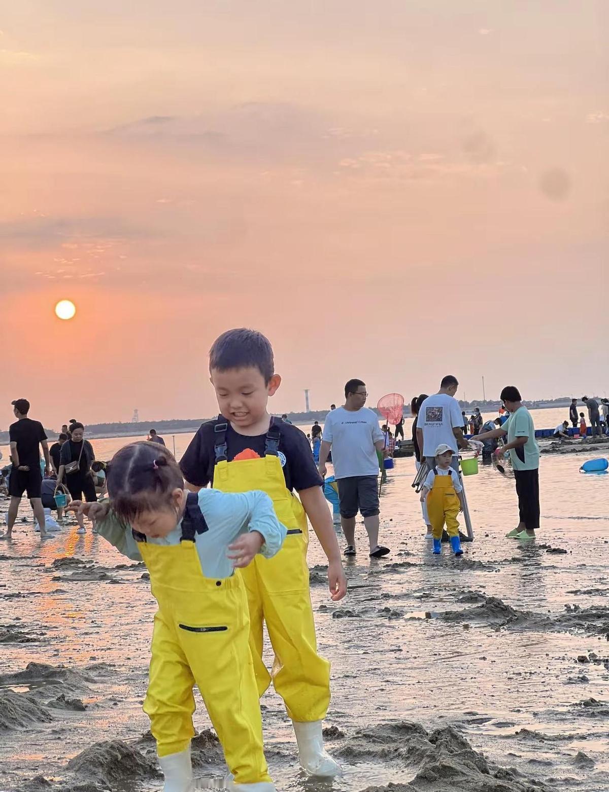 二胎家庭终于有了自己的BGM，不是独生子女那套老掉牙的旋律。孩子多了，生活节奏