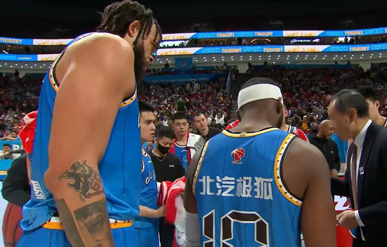 赢青岛5分，CBA名记却痛批北京队1人：太散漫，太任性了！CBA常规赛焦点比赛