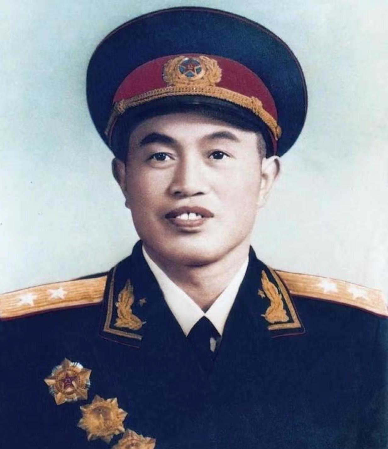 1946年，皮定均被困，联系不上主力军，只好让电台直呼延安，不久电波传来指令，仅