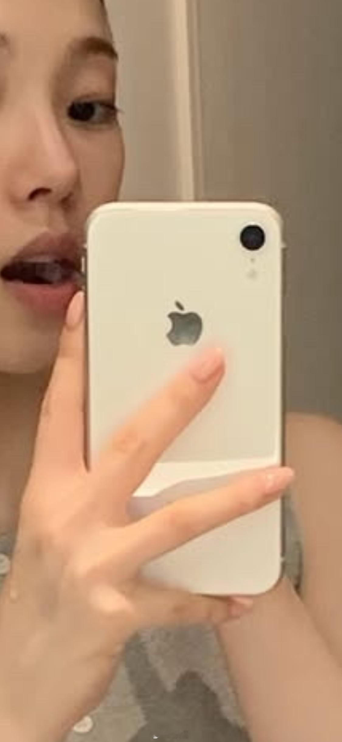 刷到一个好看的小姐姐还在用iPhoneXR！