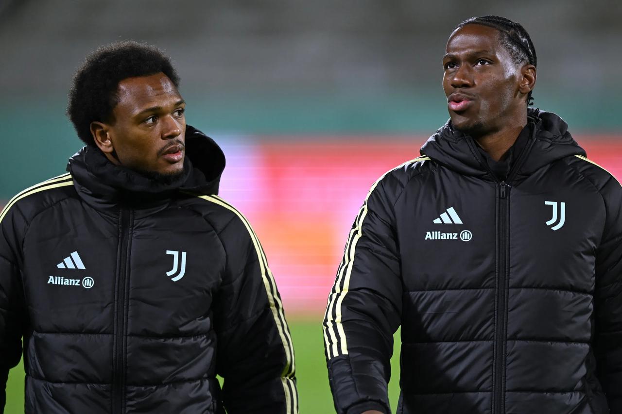 【卧龙凤雏要加把力啊！】斯帕莱蒂要求尤文图斯在表现和成绩上保持稳定，但最重要的是