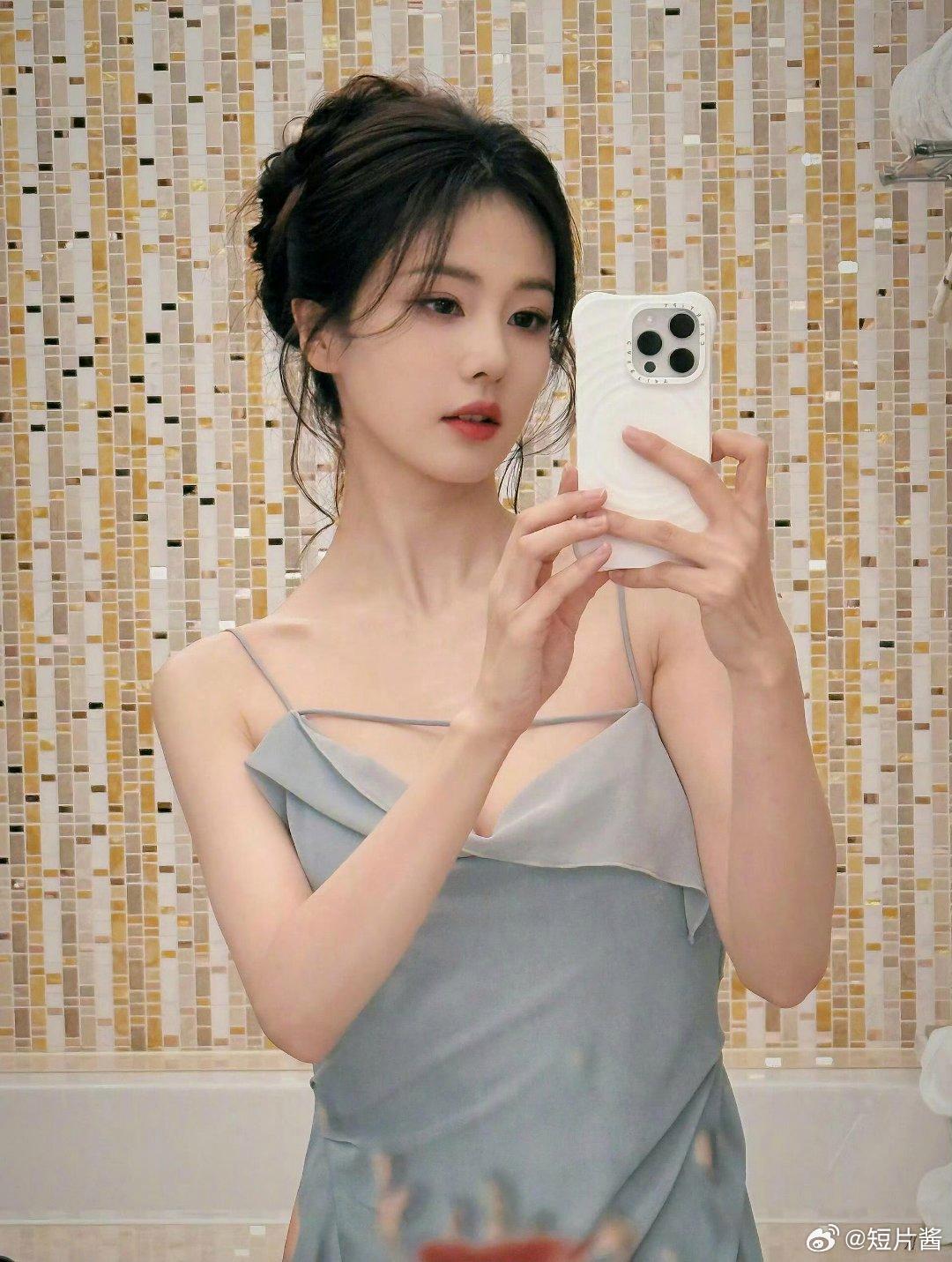 白鹿这吊带是认真的吗？