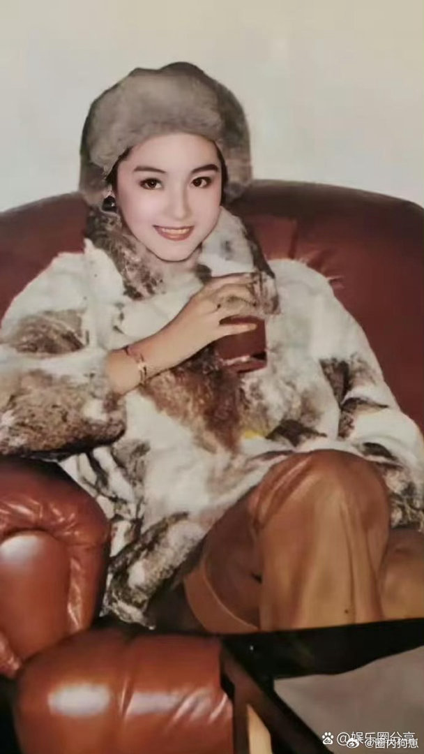 1973年，年仅19岁的林青霞，颜值巅峰时期美得不可方物，灵气逼人