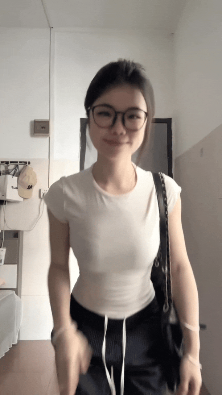 小姐姐要出门了，穿这套去上班怎么样？