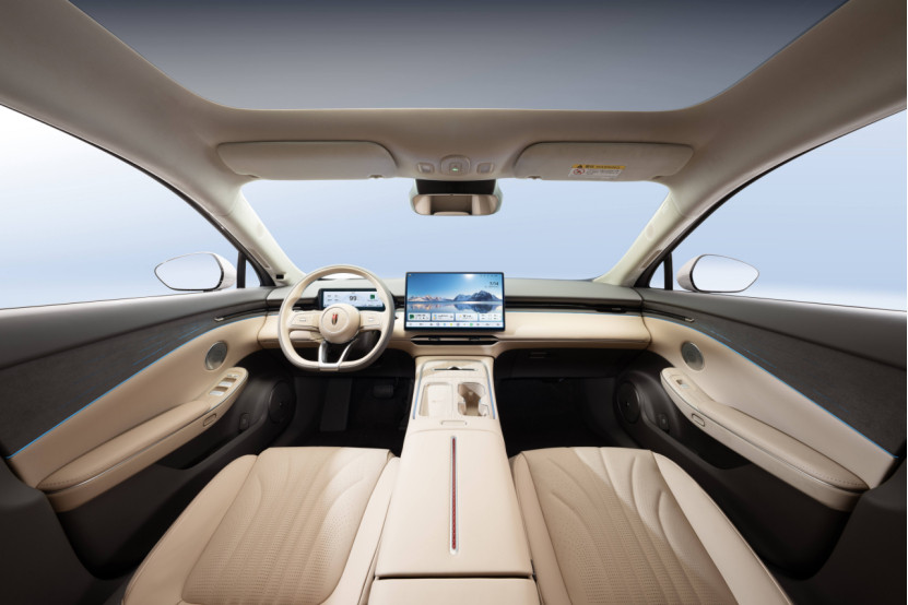 红旗品牌在北京车展携红旗、红旗天工、红旗金葵花三大子品牌，以27台展车阵容亮相2